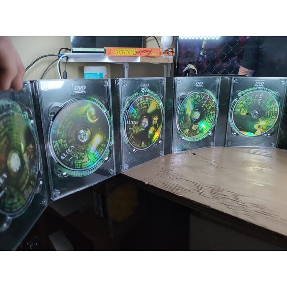 Alien Quadrilogy DVD Box Set 4 Sci-Fi Horror Movie Classic Region 1 - Picture 13 of 16